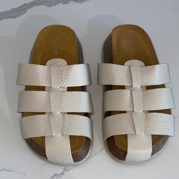 INTENTIONALLY BLANK Shoes - INTENTIONALLY BLANK Cream Textured Sandals‎